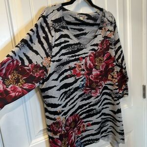 Soleillee 2x blouse with embellishments shark bite hem